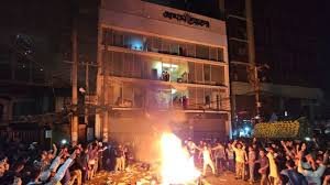 প্রথম আলো-ডেইলি স্টার-ছায়ানট-উদীচীতে হামলায় শনাক্ত ৩১, গ্রেপ্তার ৯