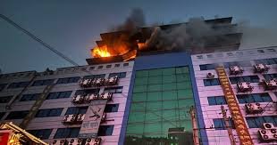 গুলিস্তানে শপিং কমপ্লেক্সে আগুন, নিয়ন্ত্রণে ৬ ইউনিট