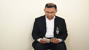 মায়ের মরদেহের পাশে কোরআন তেলাওয়াত তারেক রহমানের