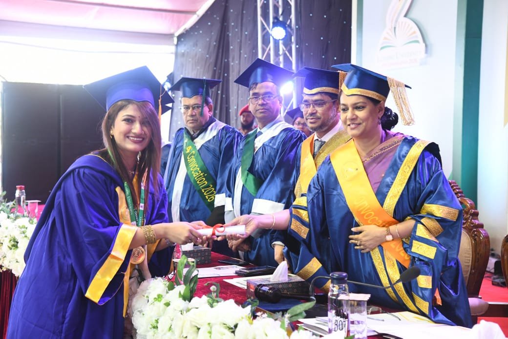 সমাজ পরিবর্তন ও ন্যায় বিচারের জন্য ঐক্যবদ্ধভাবে কাজ করতে হবে: উপদেষ্টা রিজওয়ানা হাসান।