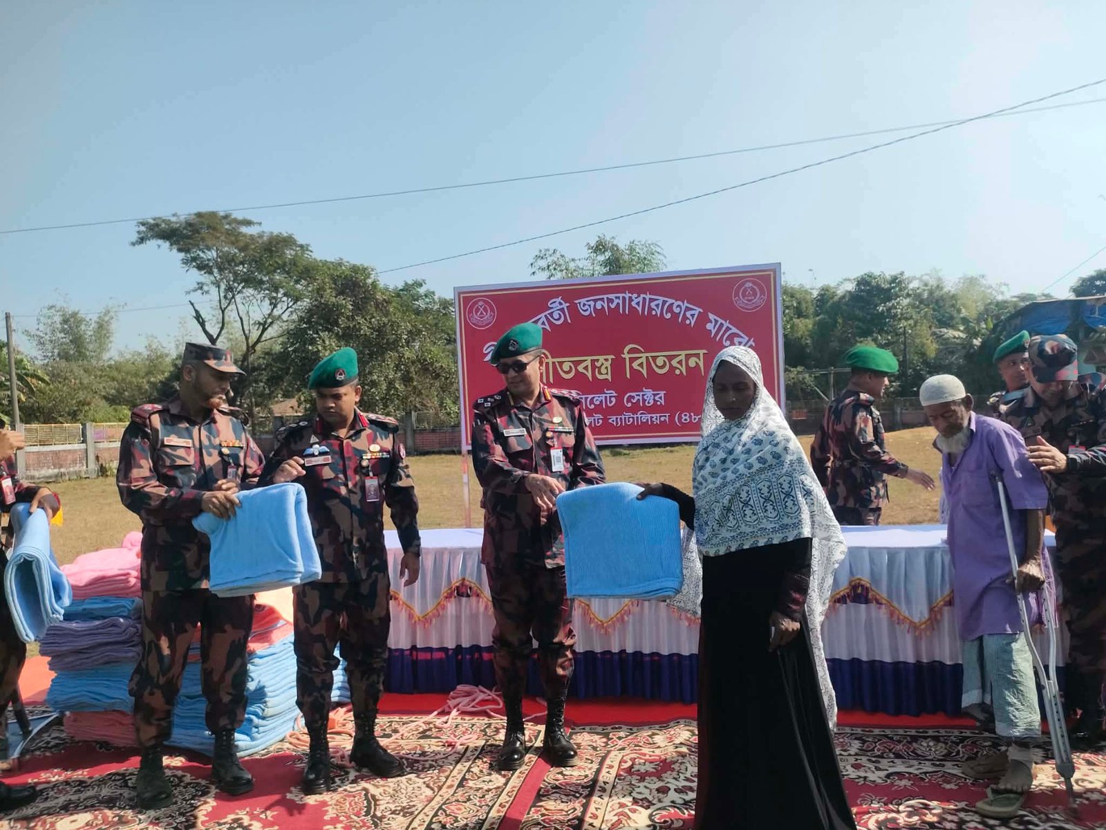 কোম্পানীগঞ্জে শীতার্ত মানুষের মাঝে ৪৮ বিজিবি’র শীতবস্ত্র বিতরণ