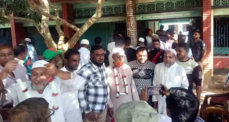 বড়লেখায় আওয়ামী লীগের পদধারী নেতাদের বিএনপিতে যোগদানের হিড়িক