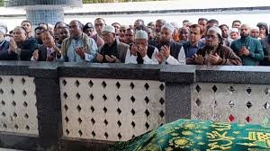 সিলেটে মাজার জিয়ারত করলেন মির্জা ফখরুল