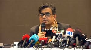 নির্বাচনের আগে লুট হওয়া অস্ত্র দ্রুত উদ্ধারের তাগিদ প্রধান উপদেষ্টার