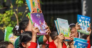 বছরের শুরুতেই ২০২৬ শিক্ষাবর্ষের বিনামূল্যে পাঠ্যপুস্তক বিতরণ