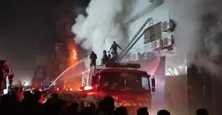 পাকিস্তানে শপিংমলে আগুন, ৫ জনের মৃত্যু