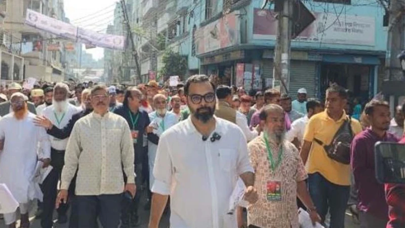 ভোট কিনতে টাকা বিতরণে নেমেছে জামায়াত: আমিনুল হক