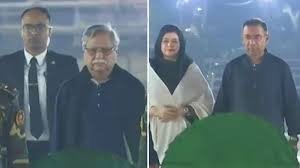 একুশের প্রথম প্রহরে ভাষা শহীদদের শ্রদ্ধা জানালেন রাষ্ট্রপতি ও প্রধানমন্ত্রী