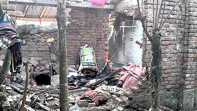 ককটেল বানানোর সময় বিস্ফোরণে নিহত ২