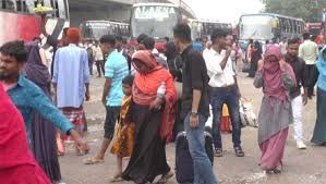 কর্মস্থলে ফিরতে শুরু করেছে মানুষ, বাড়তি ভাড়ার খড়গ