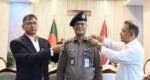 নতুন আইজিপিকে র‍্যাংক ব্যাজ পরিয়ে দিলেন প্রধানমন্ত্রী