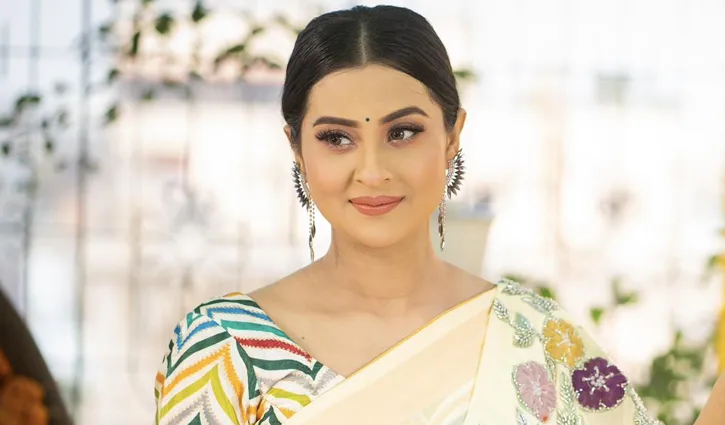 ‘আমি বিবাহিত ডিভোর্সড নই’, অন্তঃসত্ত্বা হওয়ার গুঞ্জনে বুবলী