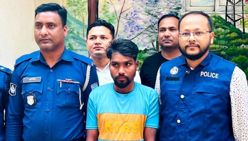 পিতাকে ছুরিকাঘাতে হত্যা, ছেলে গ্রেফতার