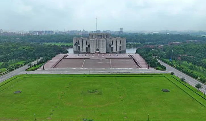 ঐতিহ্য ভেঙে সংসদে শপথ, চলছে শেষ মুহূর্তের প্রস্তুতি