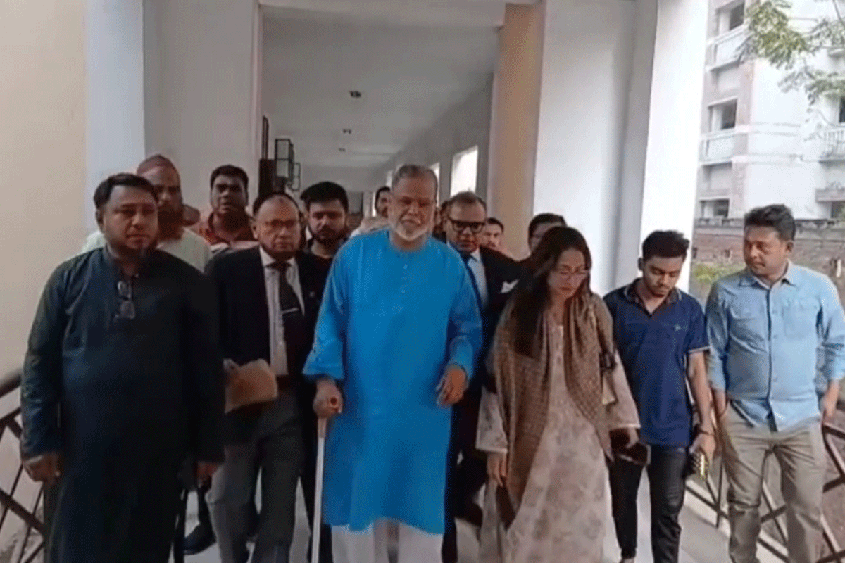 কুমিল্লায় মুন্সীকে সতর্ক করলো নির্বাচন কমিশন