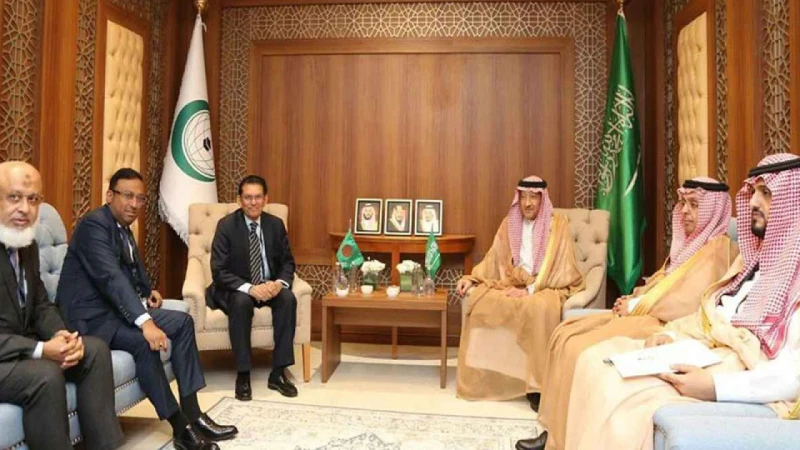 ওআইসির শীর্ষ নেতাদের সঙ্গে পররাষ্ট্রমন্ত্রীর বৈঠক