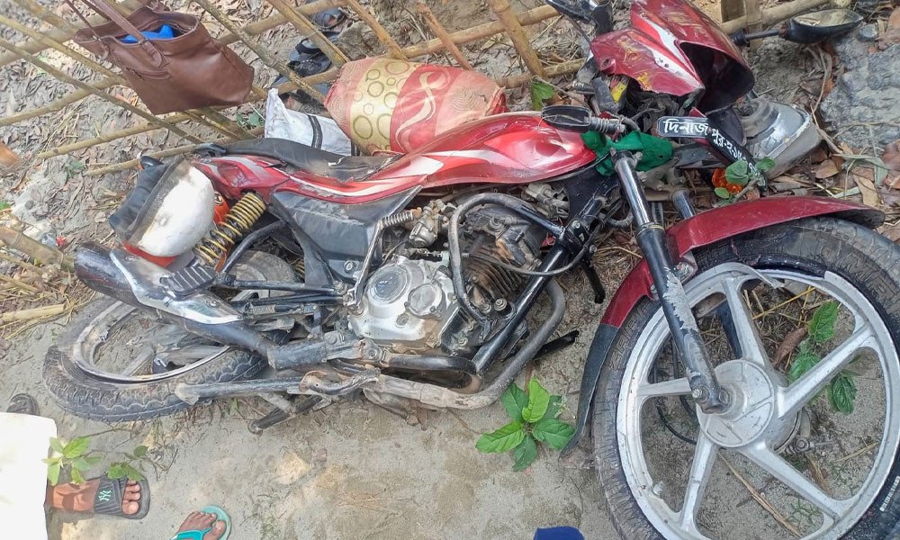 ঈদের ছুটিতে বাড়ি ফেরার পথে ট্রাকচাপায় পিষ্ট স্বামী-স্ত্রী-সন্তান