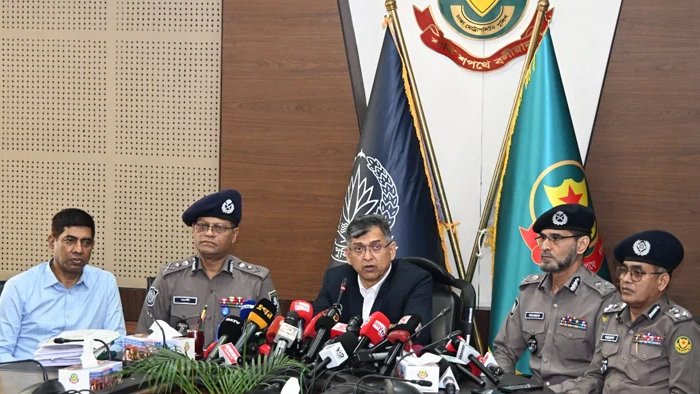 চাঁদাবাজ-সন্ত্রাসীদের তালিকা করে শিগগিরই অভিযান: স্বরাষ্ট্রমন্ত্রী