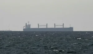 হরমুজ প্রণালির কাছে আটকা পড়েছে শত শত জাহাজ