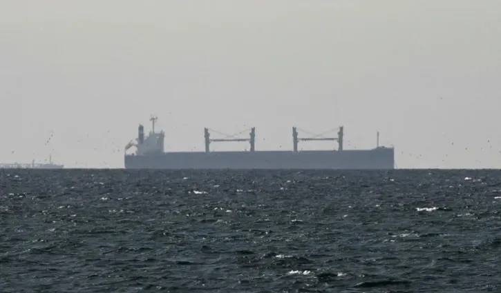 হরমুজ প্রণালির কাছে আটকা পড়েছে শত শত জাহাজ