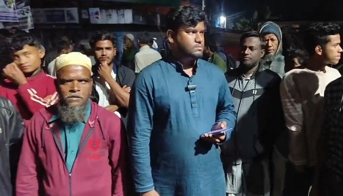 ব্যবসায়ীর গলায় রামদা ঠেকিয়ে দুই লক্ষ টাকা ছিনতাই