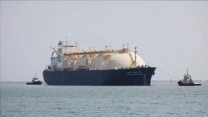 চট্টগ্রাম বন্দরে পৌঁছেছে তেল-গ্যাসবাহী ৮ জাহাজ