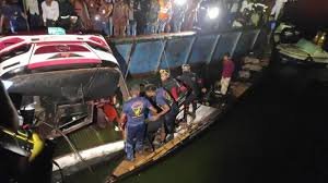 পদ্মায় বাসডুবি আরো ৫ লাশ উদ্ধার, মৃত্যুর সংখ্যা বেড়ে ২৩