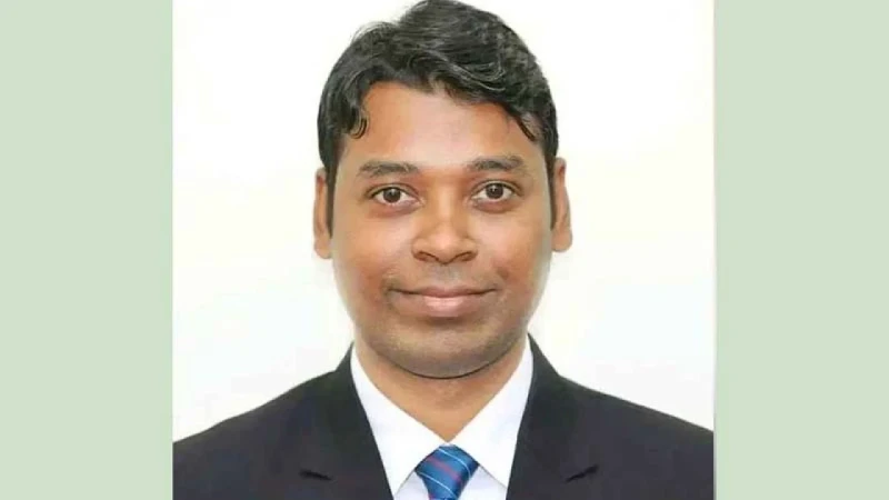 নিজের করা ভিডিওতে ফেঁসে গেলেন হাতিয়ার ইউএনও