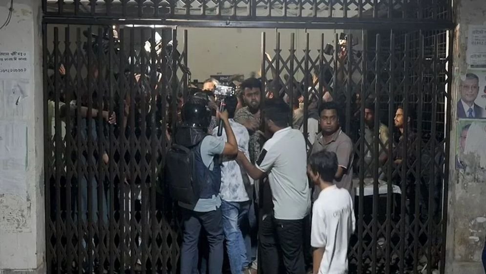 মধ্যরাতে ঢাকা পলিটেকনিকে ছাত্রদল–ছাত্রশিবির সংঘর্ষ, আহত ১০