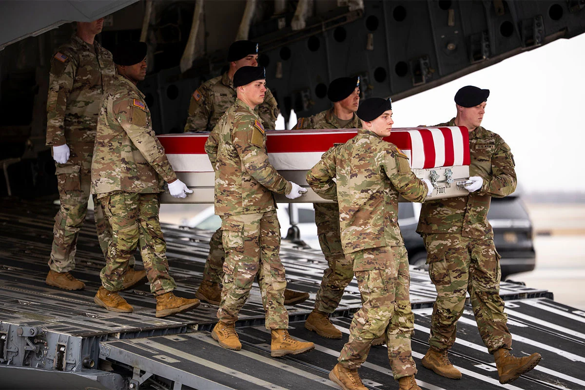 ইরান যুদ্ধে নিহত ১৩ মার্কিন সেনা, আহত ২০০