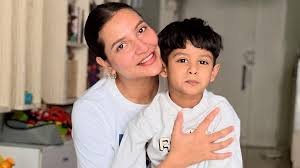 ছেলেকে নিয়ে দুবাইয়ের হোটেলে আটকা শুভশ্রী