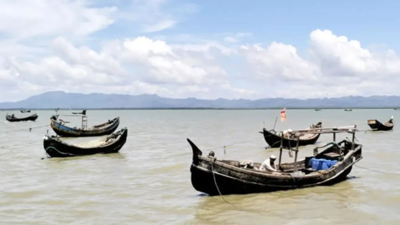টেকনাফ থেকে ১৩ জেলেকে ধরে নিয়ে গেছে আরাকান আর্মি