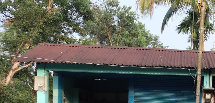 মৌলভীবাজারের মঙ্গলচণ্ডী বাজার এখন জনশূন্য ও নীরব