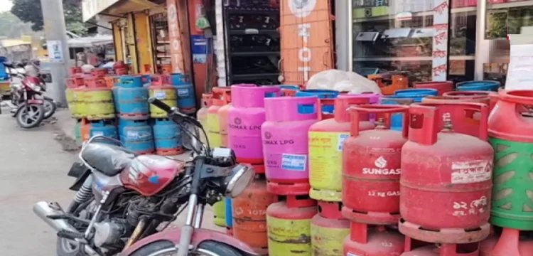 নির্ধারিত দামে মিলছে না এলপিজি, সিলেটে চলছে ‘সিলিন্ডার নৈরাজ্য’