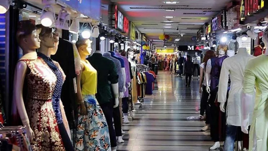 রাত ৮টার মধ্যে দোকান-শপিংমল বন্ধের সিদ্ধান্ত