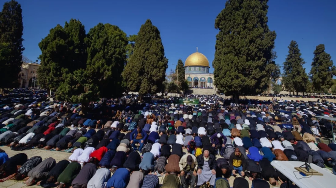 ৪০ দিন পর খুলে দেওয়া হলো পবিত্র আল-আকসা মসজিদ