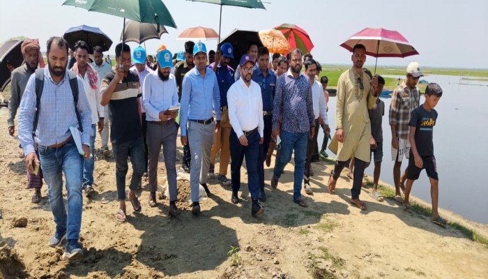 শান্তিগঞ্জে ফসল রক্ষা বাঁধ কর্তন পরিদর্শনে জেলা প্রশাসক