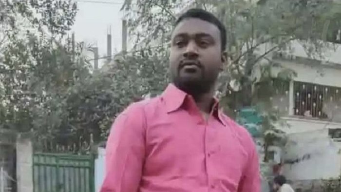 দোকানে ঢুকে তাঁতীদল নেতাকে কুপিয়ে হত্যা