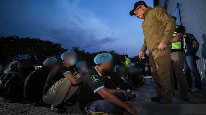 মালয়েশিয়ায় ৭৯ বাংলাদেশি শ্রমিক আটক