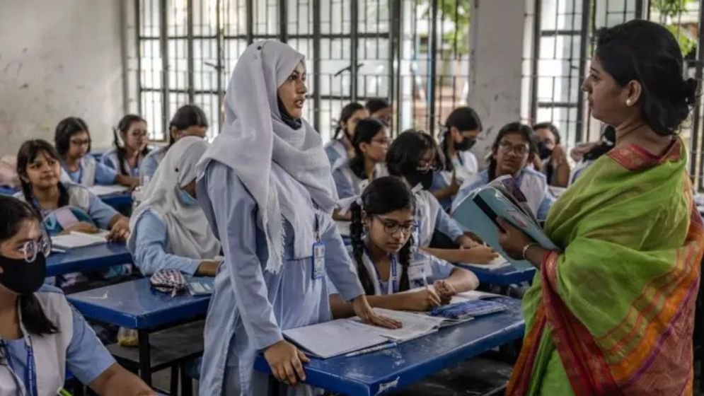 বাংলাদেশের বেসরকারি স্কুলে অবসরপ্রাপ্ত শিক্ষক নিয়োগ কেন দিচ্ছে সরকার?