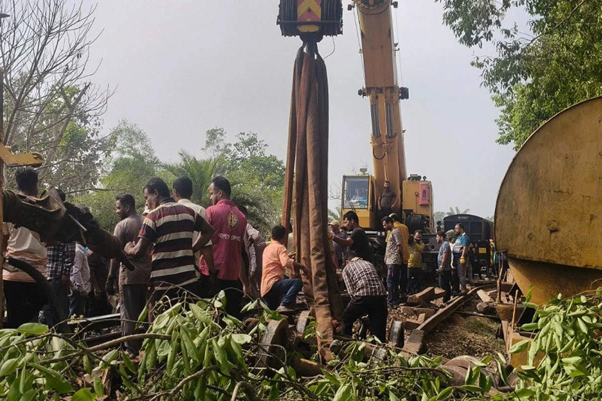 সিলেটে ১১ ঘণ্টা ধরে রেল যোগাযোগ বন্ধ