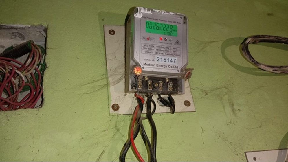 রাজনৈতিক ছত্রছায়ায় অবৈধ বিদ্যুৎ সংযোগ, কোটি টাকা লোকসান