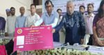 জৈন্তাপুরে ফ্যামিলি কার্ড বিতরণ করলেন মন্ত্রী আরিফুল হক চৌধুরী