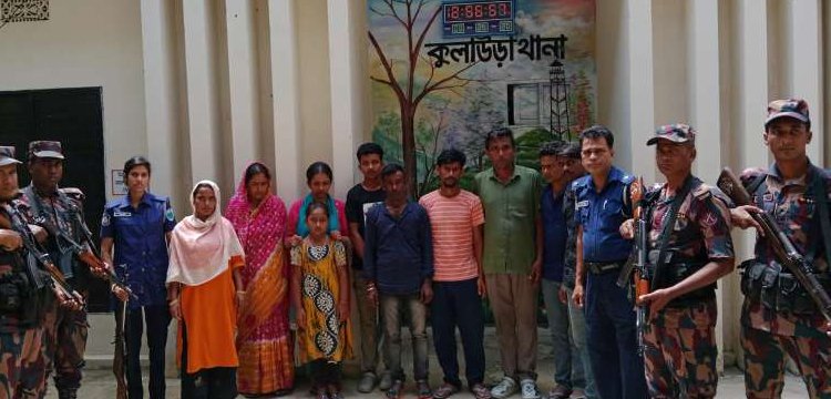 কুলাউড়া সীমান্তে পুশইন হওয়া ১০ বাংলাদেশিকে স্বজনদের কাছে হস্তান্তর
