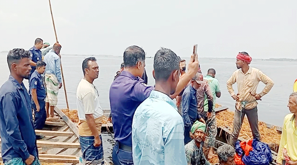 হাওরে ভেসে ওঠা ধান লটের অভিযোগ, দিরাইয়ে কৃষকদের ক্ষোভ