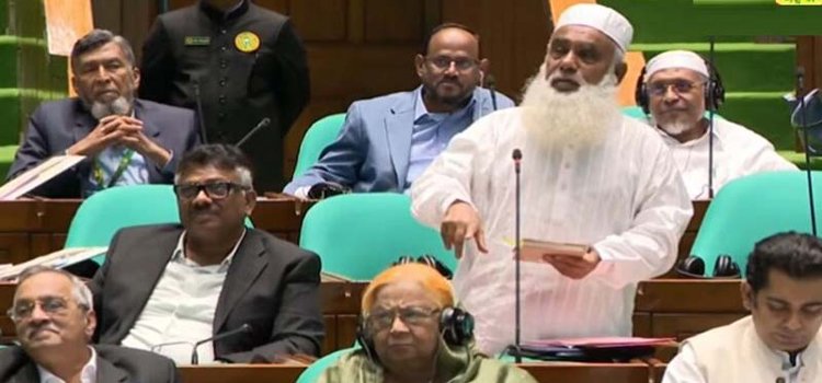 জামায়াতের নারী এমপিদের পোশাক নিয়ে মন্তব্য, উত্তপ্ত সংসদ