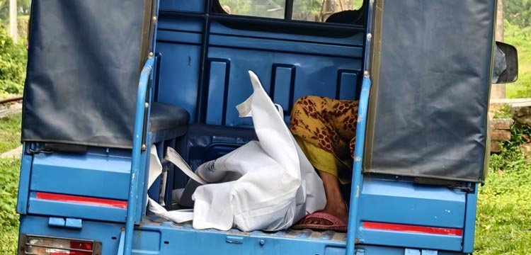 শ্রীমঙ্গলে ট্রেনের ছাদ থেকে পড়ে দুই যুবকের মৃত্যু