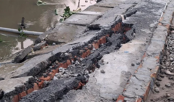 নির্মাণকাজ শেষ হওয়ার পর দেবে যাচ্ছে ৯ কোটি টাকার সড়ক