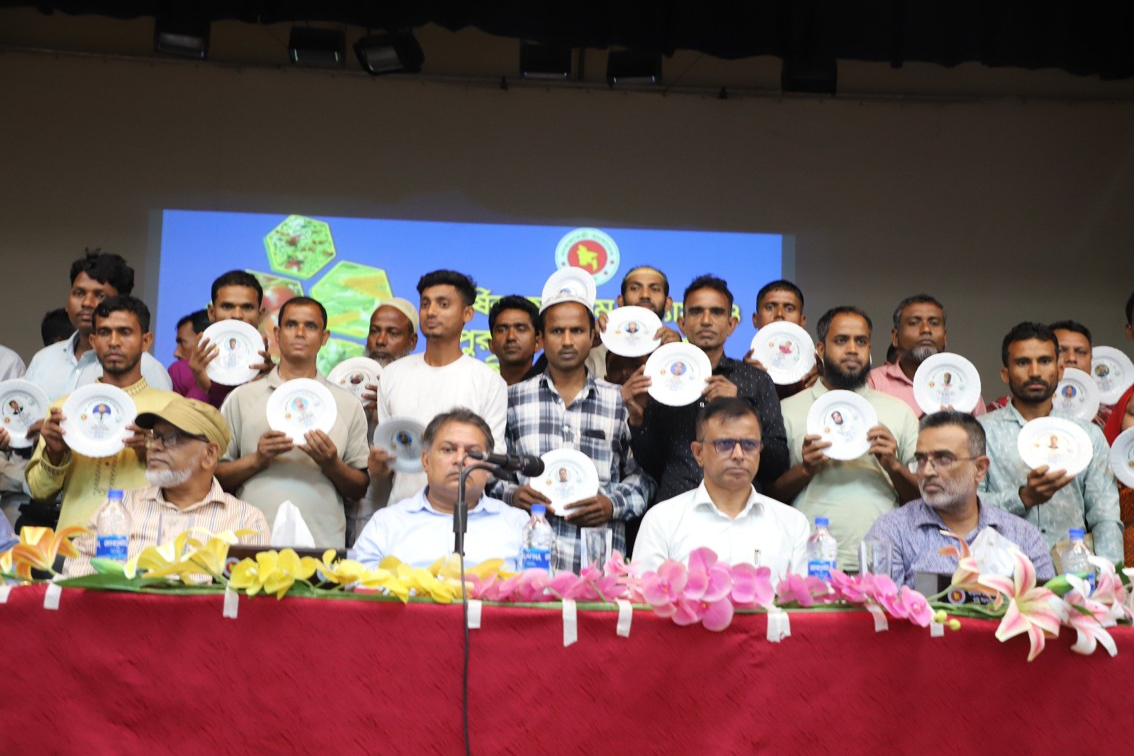 দেশের খাদ্য নিরাপত্তা নিশ্চিতে প্রতিটি ইঞ্চি জমিকে কাজে লাগাতে হবে: বিভাগীয় কমিশনার
