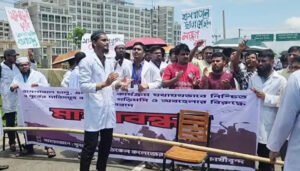 হাসপাতাল চালুর দাবিতে শিক্ষার্থীদের সুনামগঞ্জ-সিলেট মহাসড়ক অবরোধ